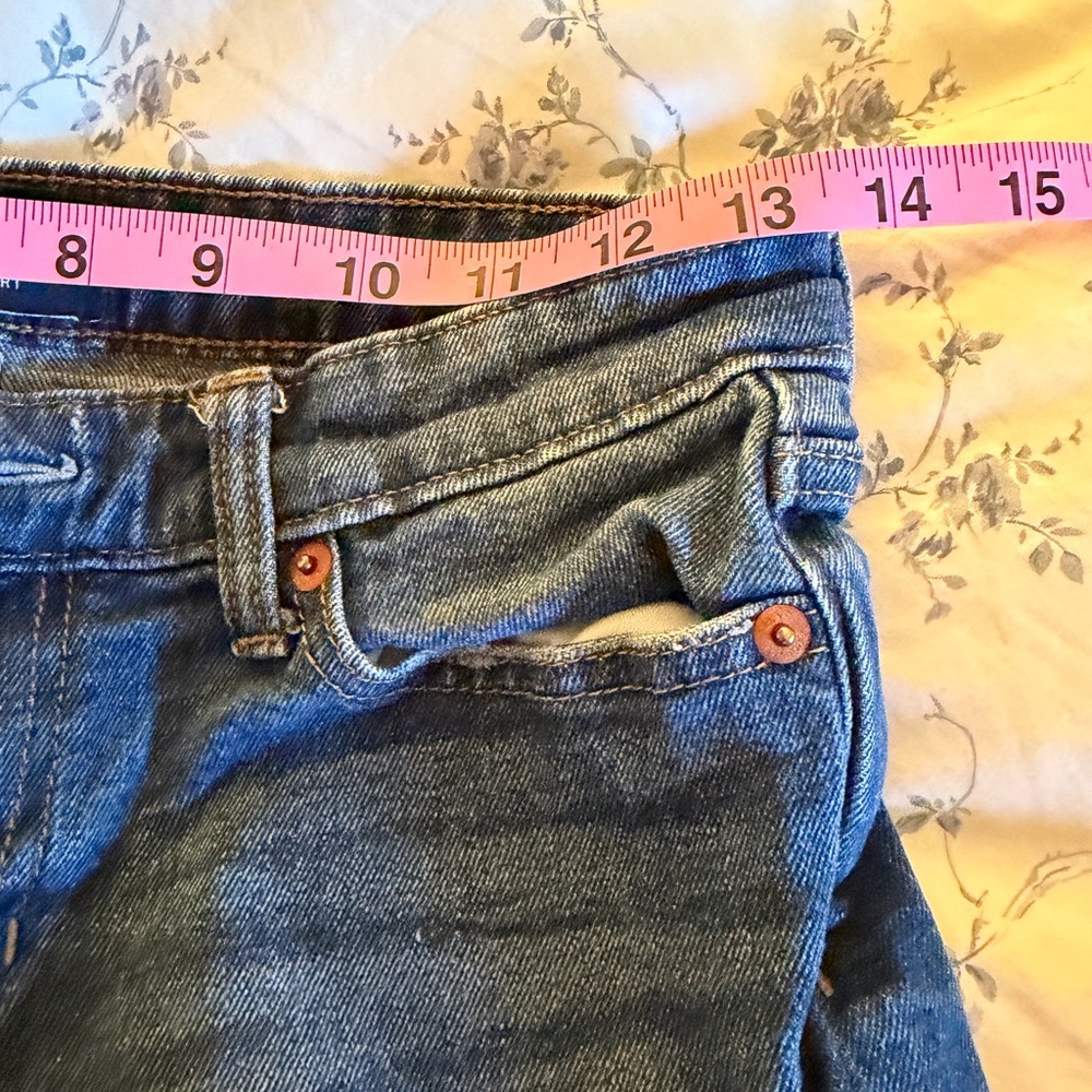 GAP ladies Dark Blue Denim Jean Shorts - Picture 3 of 5